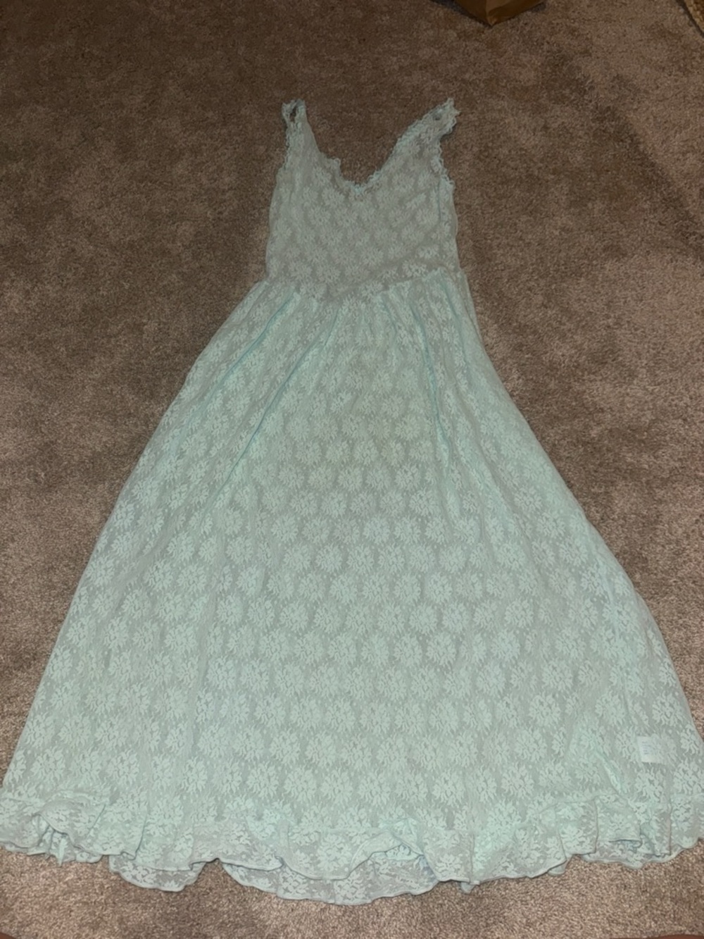 Sleeveless Lace Maxi Dress in Light Mint